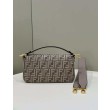Imitazioni borse griffate Fendi 8BR600 Baguette Chain Midi FF in tessuto tapestry grigio