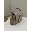Imitazioni borse griffate Fendi 8BR600 Baguette Chain Midi FF in tessuto tapestry grigio