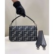 Borsa Fendi Baguette 8BR600 in lana pied de poule con ricamo FF Grigio