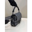 Borsa Fendi Baguette 8BR600 in lana pied de poule con ricamo FF Grigio