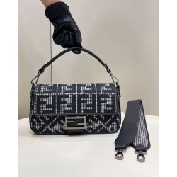 Borsa Fendi Baguette 8BR600 in lana pied de poule con ricamo FF Grigio