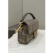 Borsa Fendi Baguette 8BR600 in lana pied de poule con ricamo FF Marrone