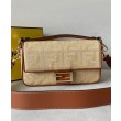 Borsa Fendi Baguette Media 8BR600 denim con motivo FF ricamato tono su tono Caffè