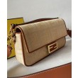 Borsa Fendi Baguette Media 8BR600 denim con motivo FF ricamato tono su tono Caffè