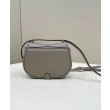 Borse Imitazioni Fendi C'mon Small/Medium Satchel con curvatura 8BS082 Grigia Borse Imitazioni Fendi C'mon Small/Medium Satchel con curvatura 8BS082 Grigia
