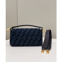 Bora Pari all'originale replica in tessuto arazzo Fendi 8BR600 Baguette Chain Midi FF Blu Navy