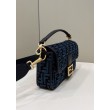 Bora Pari all'originale replica in tessuto arazzo Fendi 8BR600 Baguette Chain Midi FF Blu Navy