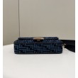 Bora Pari all'originale replica in tessuto arazzo Fendi 8BR600 Baguette Chain Midi FF Blu Navy
