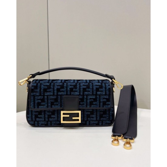 Bora Pari all'originale replica in tessuto arazzo Fendi 8BR600 Baguette Chain Midi FF Blu Navy