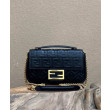 Borse Replica midi Fendi Baguette con catena in nappa nera Borse Replica midi Fendi Baguette con catena in nappa nera