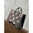 Borsa tote LV Onthego GM M45945 Monogramma bicolore