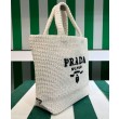 Borsa tote Prada all'uncinetto 1BG392 Crema