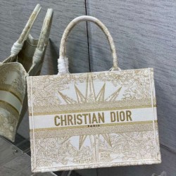 Sito Replica Borse Firmate tote Dior media a libro Rêve d'Infini ricamo Oro imitazioni Miglior Prezzo Borse Firmate Replica tote Dior media a libro Rêve d'Infini ricamo Oro