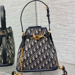 Sito Replica Borse a secchiello media Dior C'est Jacquard obliquo blu imitazioni Miglior Prezzo Borse Replica a secchiello media Dior C'est Jacquard obliquo blu