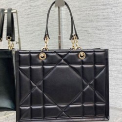 Sito Replica Borsa tote media Dior Essential Archicannage nera imitazioni Miglior Prezzo Borsa tote media Dior Essential Archicannage nera Replica