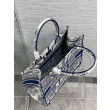 Dior Dior Book Tote media Rêve d'Infini ricamo bianco/blu Dior Dior Book Tote media Rêve d'Infini ricamo bianco/blu