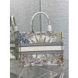 Dior Media Dior Book Tote Multicolor Ricamo Rêve d'Infini Bianco Dior Media Dior Book Tote Multicolor Ricamo Rêve d'Infini Bianco