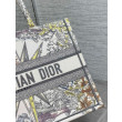 Dior Media Dior Book Tote Multicolor Ricamo Rêve d'Infini Bianco Dior Media Dior Book Tote Multicolor Ricamo Rêve d'Infini Bianco