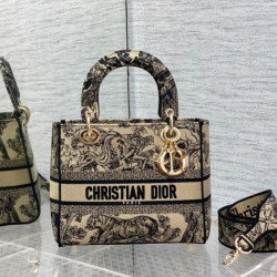 Sito Replica Borsa Dior Medium Lady D-Lite Toile de Jouy Ricamo Marrone imitazioni Miglior Prezzo Borsa Dior Medium Lady D-Lite Toile de Jouy Ricamo Marrone Replica