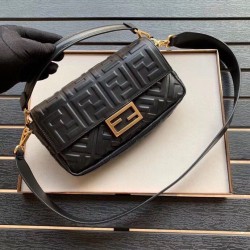 Sito Replica Perfetta baguette media Fendi motivo FF nera imitazioni Miglior Prezzo Replica Perfetta baguette media Fendi motivo FF nera