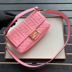 Sito Replica Borsa Baguette Media Fendi Motivo FF Rosa imitazioni Miglior Prezzo Borsa Baguette Media Fendi Motivo FF Rosa Replica