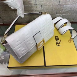 Sito Replica Borsa Baguette Grande Fendi Motivo FF Bianca imitazioni Miglior Prezzo Borsa Baguette Grande Fendi Motivo FF Bianca Replica
