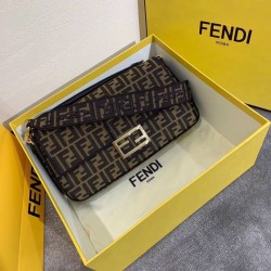 Sito Replica Borsa grande Fendi Baguette in tessuto FF con finiture nere imitazioni Miglior Prezzo Borsa grande Fendi Baguette in tessuto FF con finiture nere Replica