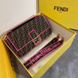 Sito Replica Borsa grande Fendi Baguette in tessuto FF con finiture rosa imitazioni Miglior Prezzo Borsa grande Fendi Baguette in tessuto FF con finiture rosa Replica