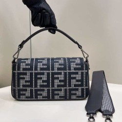 Sito Replica Borsa Fendi Baguette 8BR600 in lana pied de poule con ricamo FF Grigio imitazioni Miglior Prezzo Borsa Fendi Baguette 8BR600 in lana pied de poule con ricamo FF Grigio Replica