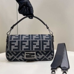 Miglior Prezzo Borsa Fendi Baguette 8BR600 in lana pied de poule con ricamo FF Grigio Replica