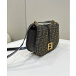 Fendi C'mon Borsa a cartella media con curvatura 8BT366 Caffè Fendi C'mon Borsa a cartella media con curvatura 8BT366 Caffè