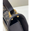 Fendi C'mon Borsa a cartella media con curvatura 8BT366 Caffè Fendi C'mon Borsa a cartella media con curvatura 8BT366 Caffè