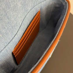 Sito Replica Fendi Baguette Mini Bag 8BS017 ricamo motivo FF denim Blu imitazioni Miglior Prezzo Fendi Baguette Mini Bag 8BS017 ricamo motivo FF denim Blu Replica