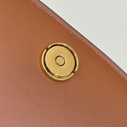 Sito Replica Borse Fendi C'mon Small Satchel con curvatura 8BS082 Caffè imitazioni Miglior Prezzo Borse Replica Fendi C'mon Small Satchel con curvatura 8BS082 Caffè