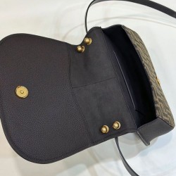 Sito Replica Fendi C'mon Borsa a cartella media con curvatura 8BT366 Caffè imitazioni Miglior Prezzo Fendi C'mon Borsa a cartella media con curvatura 8BT366 Caffè Replica