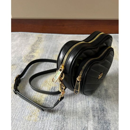 Sito Replica Borsa a tracolla Gucci Mini Heart ad incastro 751628 Nera imitazioni Miglior Prezzo Borsa a tracolla Gucci Mini Heart ad incastro 751628 Nera Replica