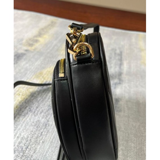 Sito Replica Borsa a tracolla Gucci Mini Heart ad incastro 751628 Nera imitazioni Miglior Prezzo Borsa a tracolla Gucci Mini Heart ad incastro 751628 Nera Replica