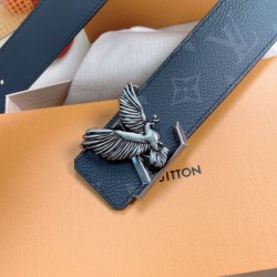 Sito Replica Qualità superiore replica Cintura reversibile Louis Vuitton LV Dove 40MM in tela monogramma Eclipse M0576V imitazioni Miglior Prezzo Qualità superiore replica Cintura reversibile Louis Vuitton LV Dove 40MM in tela monogramma Eclipse M0576V Replica