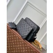 Borsa a tracolla LV Trio in pelle con monogramma in rilievo M46602