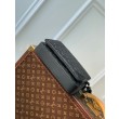 Borsa a tracolla LV Trio in pelle con monogramma in rilievo M46602