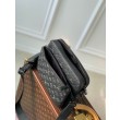 Borsa a tracolla LV Trio in pelle con monogramma in rilievo M46602