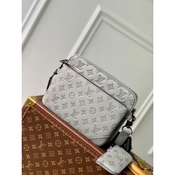 Borsa a tracolla LV Trio in pelle con monogramma in rilievo M46603