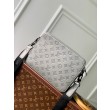 Borsa a tracolla LV Trio in pelle con monogramma in rilievo M46603