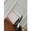 Borsa a tracolla LV Trio in pelle con monogramma in rilievo M46603