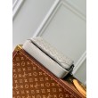 Borsa a tracolla LV Trio in pelle con monogramma in rilievo M46603