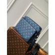 Replica Perfetta a tracolla LV Trio in pelle con monogramma in rilievo M46604