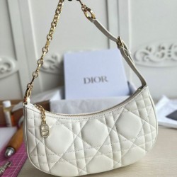 Sito Replica Borsa a tracolla Dior CD Lounge Pelle di agnello Macrocannage bianca imitazioni Miglior Prezzo Borsa a tracolla Dior CD Lounge Pelle di agnello Macrocannage bianca Replica