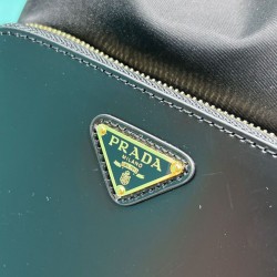 Sito Replica Perfetta Prada Re-Nylon e pelle spazzolata 1BH038 Nera imitazioni Miglior Prezzo Replica Perfetta Prada Re-Nylon e pelle spazzolata 1BH038 Nera