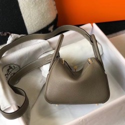 Sito Replica Borsa Hermes Lindy Mini Taupe Clemence in pelle di vitello imitazioni Miglior Prezzo Borsa Hermes Lindy Mini Taupe Clemence in pelle di vitello Replica