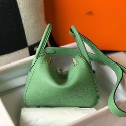 Sito Replica Borsa Hermes Lindy Mini Clemence in pelle di vitello verde imitazioni Miglior Prezzo Borsa Hermes Lindy Mini Clemence in pelle di vitello verde Replica